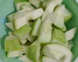 A picture of step 2 of Shark's fin melon soup.