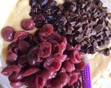 Cseresznyés, áfonyás, csokis, joghurtos piskóta 🍒🍶🍫🥧 recept fázis 6 fotója