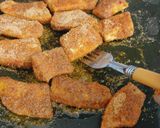 A picture of step 4 of Kachcha kela Masala Fry.
