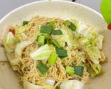 Foto langkah ke 4 dari resep Mie goreng sawi (tanpa minyak).