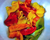 Foto del paso 6 de la receta: Ensalada de pimientos asados en salsa invertida del mismo asado
