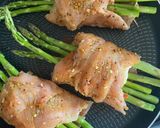 Foto del paso 4 de la receta: Espárragos con queso envueltos en pollo