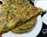 A picture of step 6 of Palak n Mooli mix besan paratha ya roti 😊.