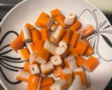 Foto del paso 3 de la receta Revuelto de gulas y bocas de mar (surimi)
