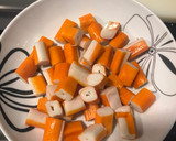 Foto del paso 3 de la receta: Revuelto de gulas y bocas de mar (surimi)