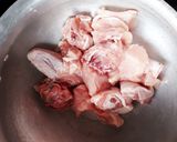 A picture of step 1 of Pichi Potta Chicken (Shredded Chicken Curry).