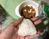 Foto langkah ke 2 dari resep Onigiri praktis.