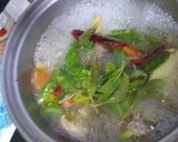 รูปขั้นตอนการทำที่ 2 ของ ต้มยำไก่บ้าน