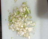 Foto del paso 2 de la receta: Setas salteadas con ajetes tiernos y solomillo de pechuga de pollo