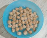 A picture of step 1 of Soya Chunks Capsicum & Onion Curry soyabeena badi ki sabji.