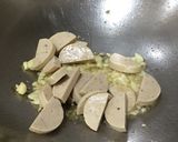 รูปขั้นตอนการทำที่ 2 ของ คะน้าผัดหมูยอ🥬