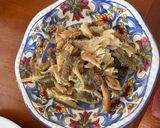 Hình bước làm 3 của món Gỏi Xoài Cà Rốt Rau Răm Trộn Khô Cá Sặc