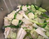 Hình bước làm 2 của món Canh bắp cải cuộn thịt
