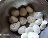 छेना के रसगुल्ले (Chena ke rasgulle recipe in hindi) रेसिपी चरण 4 फोटो