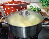 Foto del paso 2 de la receta: Crema fría de calabacín, puerros y manzana