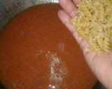 Foto langkah ke 2 dari resep Macaroni tomato soup.