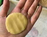 A picture of step 4 of Barazek (Pistachios and sesame cookies).