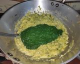 A picture of step 4 of Hariyali Pav bhaji.