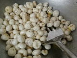 रोस्टेड मखाने(roasted makhana recipe in hindi)