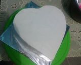 Foto langkah ke 2 dari resep Cake Birthday Bentuk love.