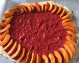 Une image de l'étape 3 de Fruizza a l’abricot et framboise.