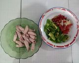 Foto langkah ke 2 dari resep Oseng Asin Baby Cumi w/ Cabai Gendot.