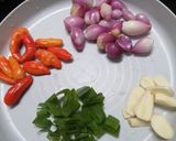 Foto langkah ke 2 dari resep Bawang masak Udang.