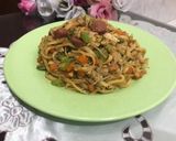 Foto langkah ke 3 dari resep Mie Goreng Sosis Enoki(Kuda Menjangan).