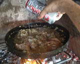 Foto del paso 3 de la receta: Bondiola a la cerveza en disco con puré