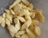 A picture of step 2 of Baby corn stir fry.