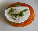 Foto del paso 3 de la receta: Tomate a la plancha con Mozzarella