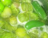 Foto del paso 2 de la receta: Pollo en salsa verde con papas y chayote