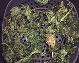 Hình bước làm 5 của món Thí nghiệm cùng cải xoăn: kale salad và kale chip