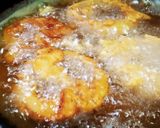 A picture of step 2 of Onion crispy pakora.