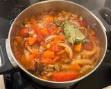 A picture of step 3 of Taiwanese Beef Noodle Soup with Tomato.