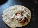 Quesadilla de queso de hebra y cuitlacoche