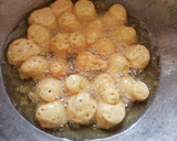 मीठे गुलगुले(meethe gulgule recipe in hindi) रेसिपी चरण 3 फोटो