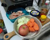 Foto langkah ke 1 dari resep Kari Ayam ala Jepang (Japanese Chicken Curry).
