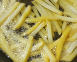 Foto del paso 1 de la receta: Patatas fritas con salsa de cheddar y bacon 🍟🧀🥓