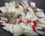 Foto langkah ke 3 dari resep Tumis sawi putih bakso.
