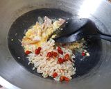 รูปขั้นตอนการทำที่ 4 ของ ข้าวผัดเบคอนเห็ดเข็มทอง