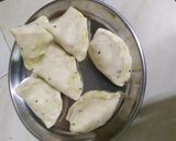 A picture of step 3 of Aloo Gobhi Samosa.