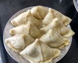A picture of step 1 of Spicy samosas.