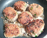 Foto del paso 2 de la receta: Albóndigas de jurel en salsa de tomates con puré de papas casero