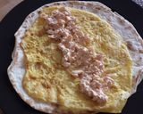 Körözöttel töltött tojásos tortilla tekercs recept fázis 3 fotója