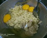 Foto langkah ke 3 dari resep Bola-Bola Mi Mozarella.