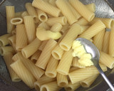 Foto del paso 6 de la receta: Tortiglioni con vegetales, chicharrón de camarón y salami