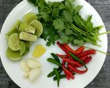 Gambar langkah 1 resipi Thai Seafood Dipping Sauce.