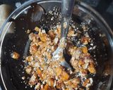 A picture of step 3 of Praline Cashew Chocolate Cluster.
