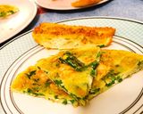 Foto del paso 7 de la receta: Tortilla de trigueros con gambas rojas